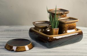 Trinkbrunnen für Katzen mit Futternapf